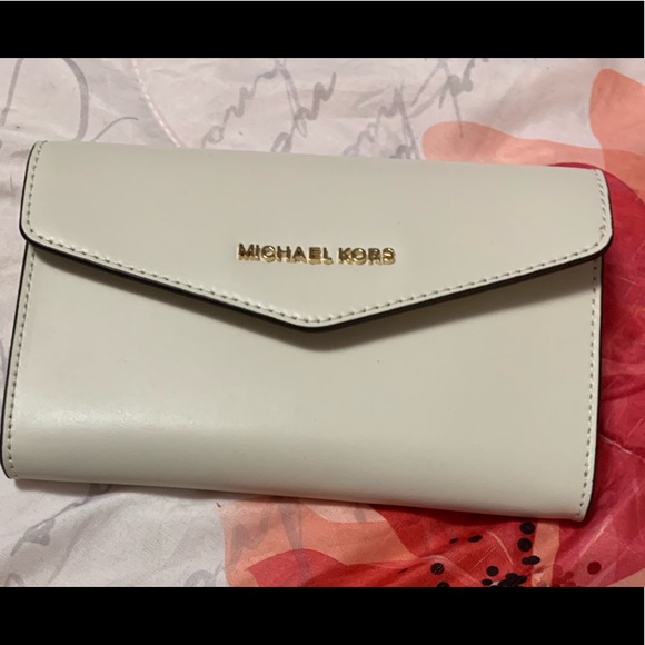 Micheal Kors purse - Picture 3 of 6